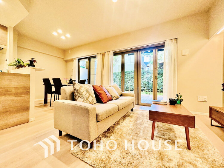 内装 広がりのある住空間、家族が集まるリビング・ダイニング