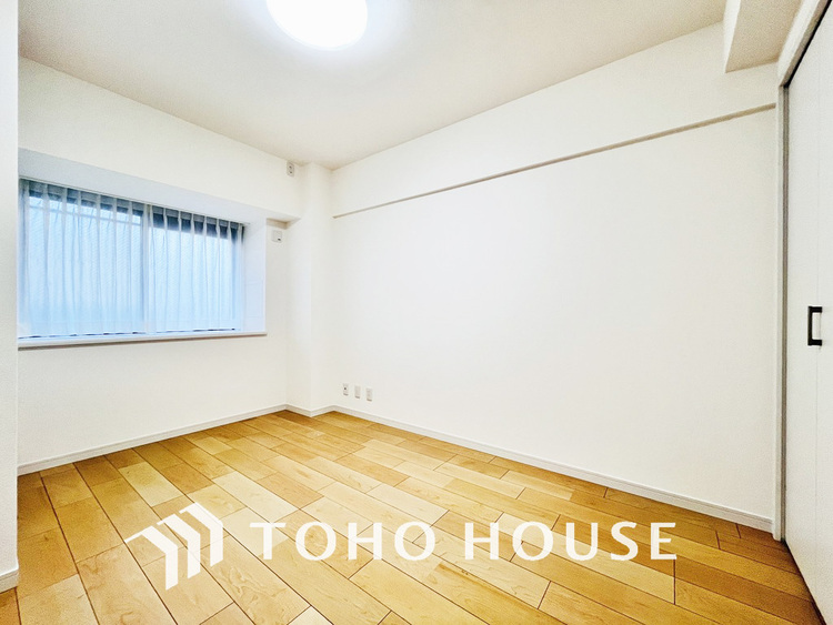 内装 採光もある洋室は、くつろぎのひと時を過ごすのにぴったり