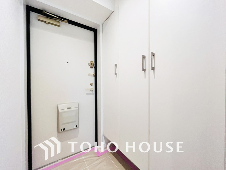 玄関 落ち着いた雰囲気の玄関、家族の帰りを暖かく迎えてくれます