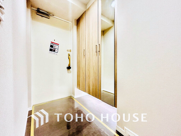 玄関 落ち着いた雰囲気の玄関、家族の帰りを暖かく迎えてくれます