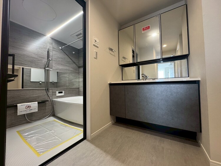 その他 十分な広さの脱衣所。