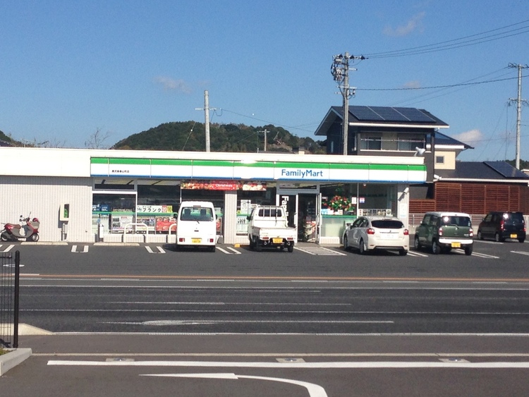 周辺 ファミリーマート鹿児島春山町店【ファミリーマート鹿児島春山町店】飲食品、日用品を取扱うコンビニエンスストアー 徒歩 約5分（約370m）