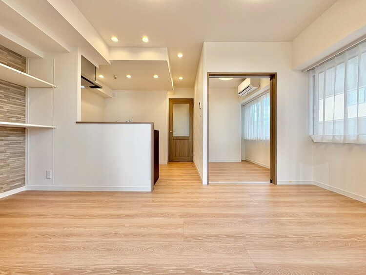 居間 快適に過ごす毎日を求めて、暮らしの中でご自身の「マイホーム」に創り上げてください。