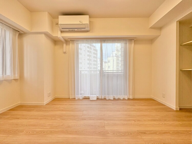 居間 居心地の良い空気感は、暮らしのステージを彩り、心からのやすらぎと満足感を与えてくれます。