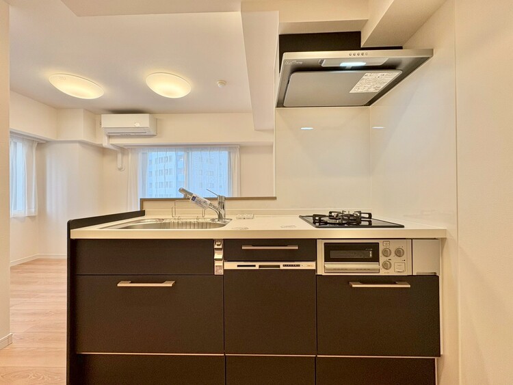 キッチン スマートな意匠と充実の機能を備えたキッチンが、暮らしにおいしい彩りを添えます。