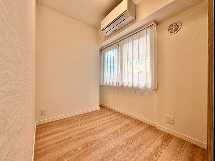 寝室 ベッドも十分に設置するスペースがあります。