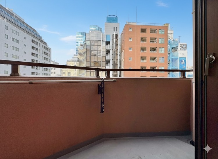 バルコニー 暮らしの中で、光と風を演出してくれるバルコニー。