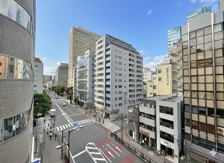 バルコニー 窓を開けると広がる青空。心をリフレッシュして日々を過ごしていきましょう。