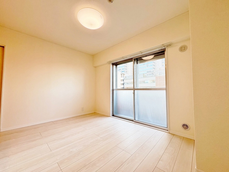 居間 居心地の良い空気感は、暮らしのステージを彩り、心からのやすらぎと満足感を与えてくれます。