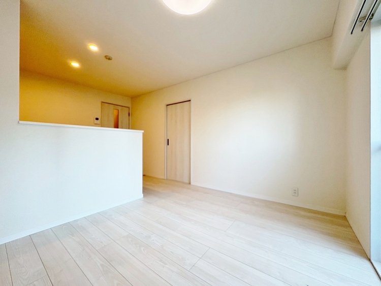 居間 快適に過ごす毎日を求めて、暮らしの中でご自身の「マイホーム」に創り上げてください。