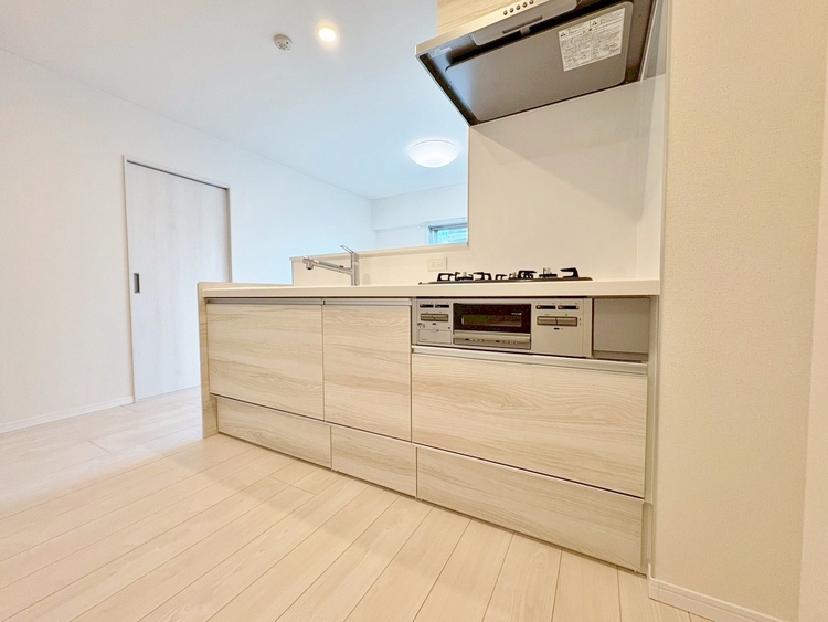 キッチン スマートな意匠と充実の機能を備えたキッチンが、暮らしにおいしい彩りを添えます。