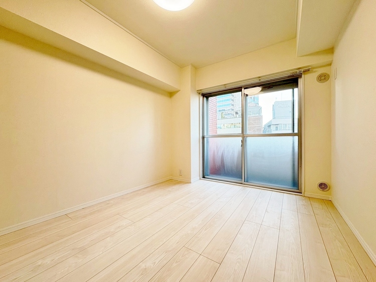 寝室 ベッドも十分に設置するスペースがあります。