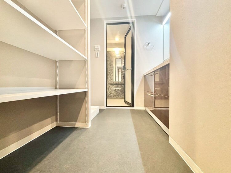 その他 十分な広さの脱衣所。