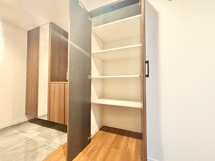 その他 収納スペースが付いていて、お部屋を広く使っていただけます。