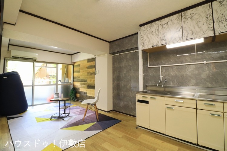 居間 【リビング】リビング12帖と洋室6帖、洋室6帖の合わせて24帖の広々空間！