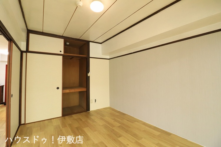 内装 【洋室6帖】収納付きです！布団も収納可能な広さです