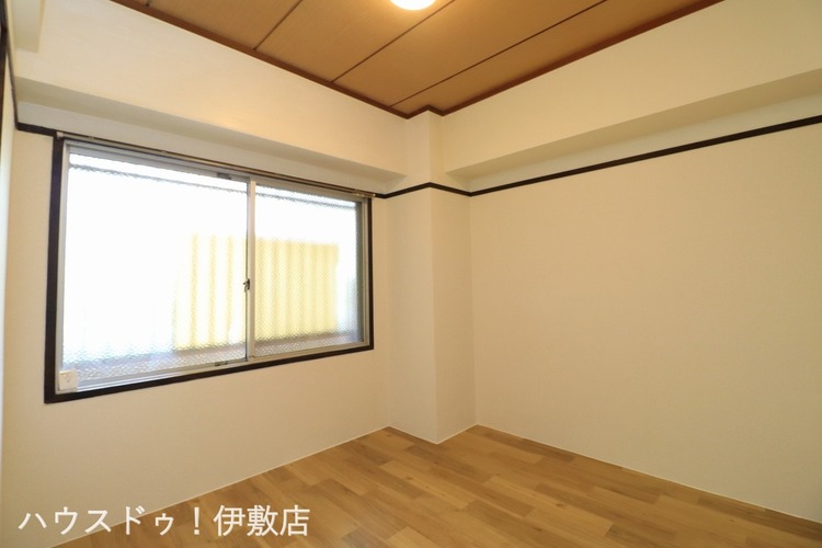 内装 【洋室4.5帖】北側に窓があり、一日を通して安定的な明るさがあります