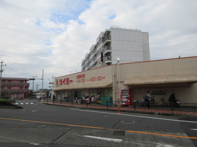周辺 タイヨー玉里団地店【タイヨー玉里団地店】は、鹿児島市玉里団地１丁目2−1に位置する玉里団地中央交差点近くのスーパーです。取扱品目は主に「生鮮食品・日配品・一般食品・日用… 徒歩 約12分（約950m）