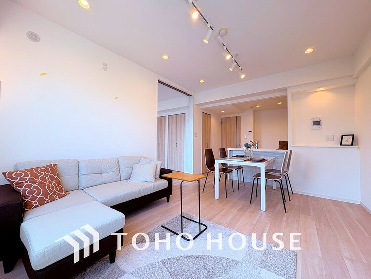 内装 上質な時間を育む暮らしのメインステージ。寛ぎとコミュニケーションを育む居心地のよい場所