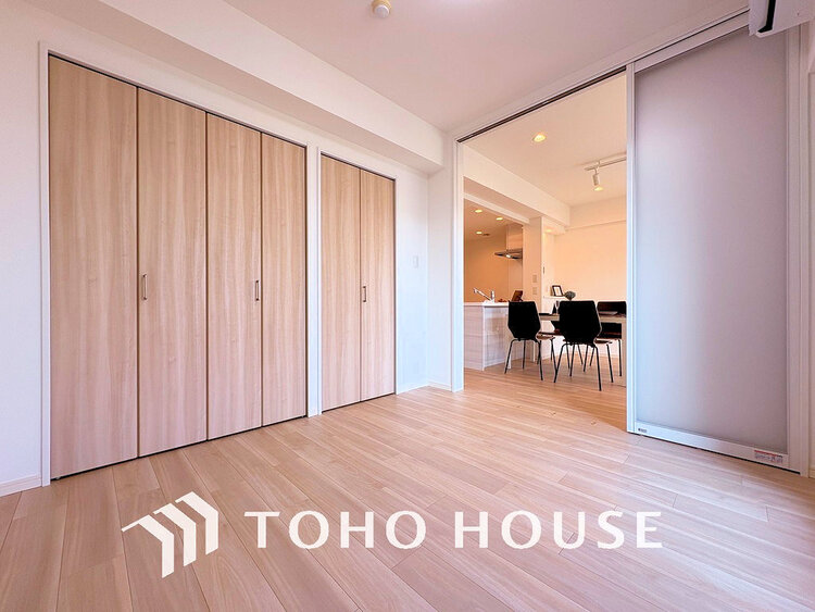 内装 シンプルですっきりとした室内は飽きのこない居心地の良い雰囲気