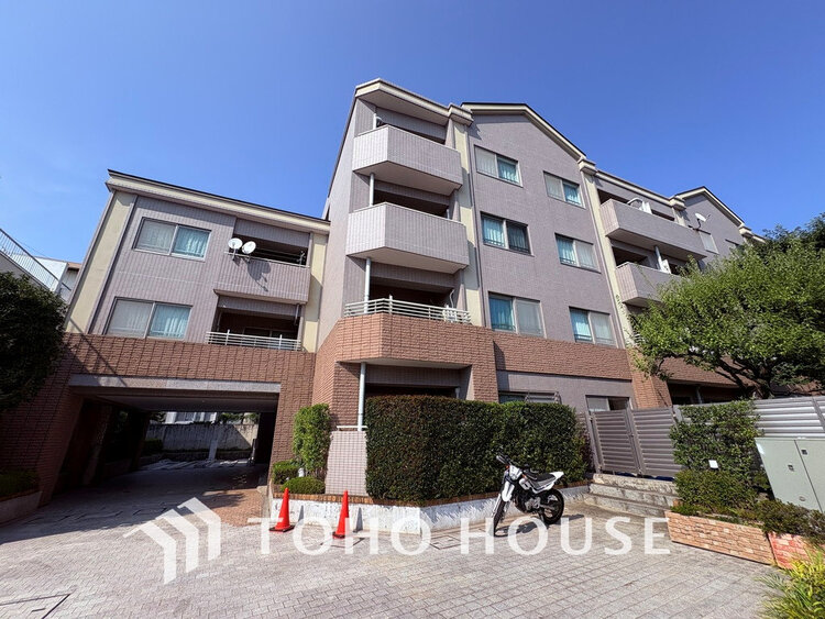 外観 〜下北沢駅徒歩6分〜複数路線利用可能〜南西向き・3階にて陽当り良好〜学校・コンビニ・スーパー至近〜