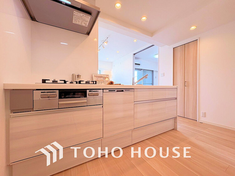 キッチン 落ち着きのあるカラーで統一された清潔感と気品が溢れるキッチン