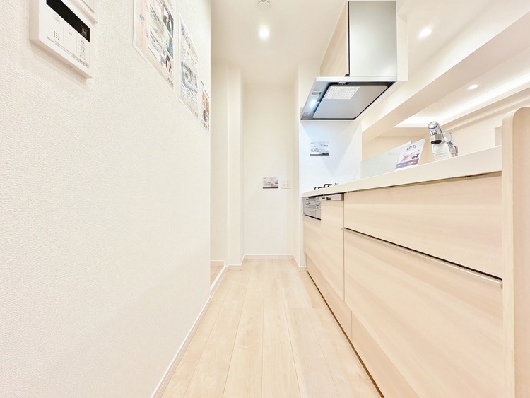 キッチン スマートな意匠と充実の機能を備えたキッチンが、暮らしにおいしい彩りを添えます。