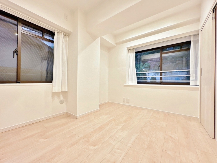 寝室 ベッドも十分に設置するスペースがあります。