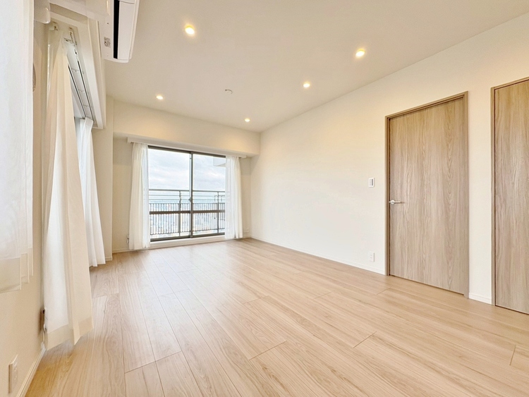 居間 居心地の良い空気感は、暮らしのステージを彩り、心からのやすらぎと満足感を与えてくれます。