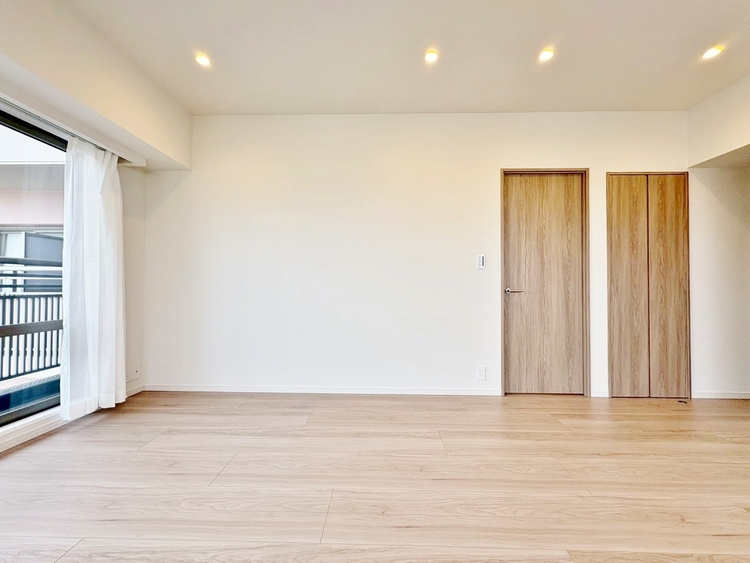 居間 快適に過ごす毎日を求めて、暮らしの中でご自身の「マイホーム」に創り上げてください。