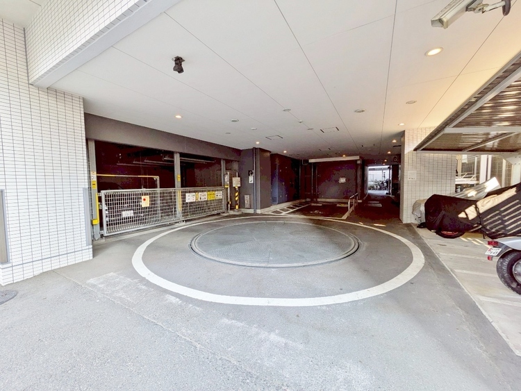 駐車場 本物件の駐車スペースです。車種制限のある場合もございますので、お気軽にお問い合わせくださいませ。