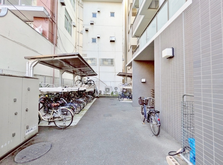 設備 きちんと整備された駐輪場。住む方の心遣いが感じられます。
