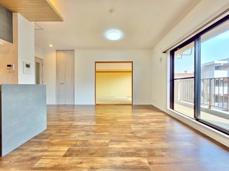 居間 快適に過ごす毎日を求めて、暮らしの中でご自身の「マイホーム」に創り上げてください。