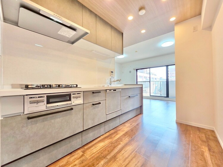 キッチン スマートな意匠と充実の機能を備えたキッチンが、暮らしにおいしい彩りを添えます。