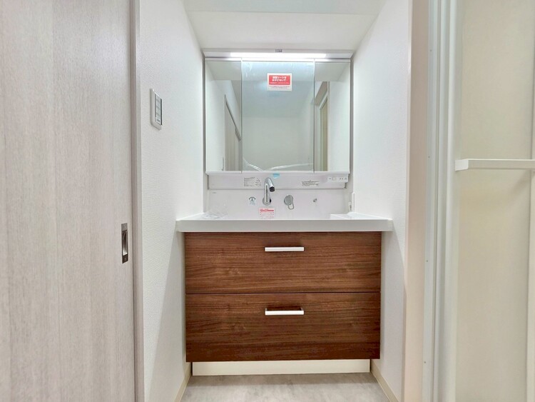 洗面 何かと物が増える場所だからこそ、スッキリと見映えの良い空間に。