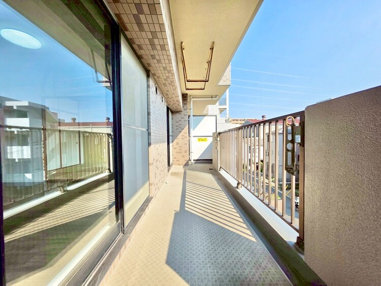 バルコニー 暮らしの中で、光と風を演出してくれるバルコニー。