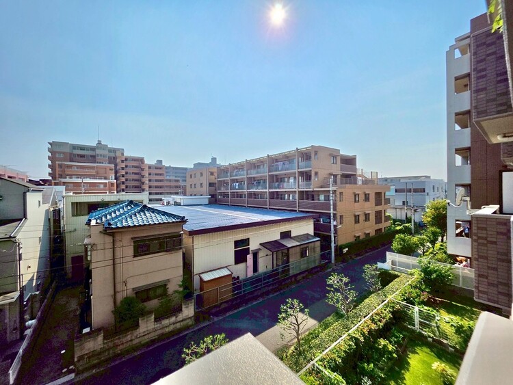 バルコニー 頬をなでる、優しい風を感じることが出来ます。