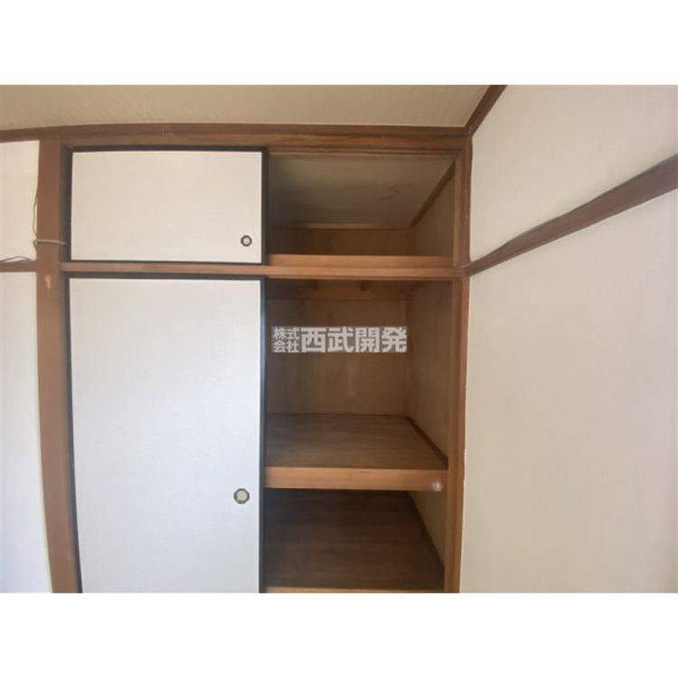 収納 １階和室６帖備え付けの押入れ