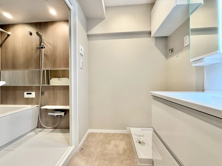 その他 十分な広さの脱衣所。