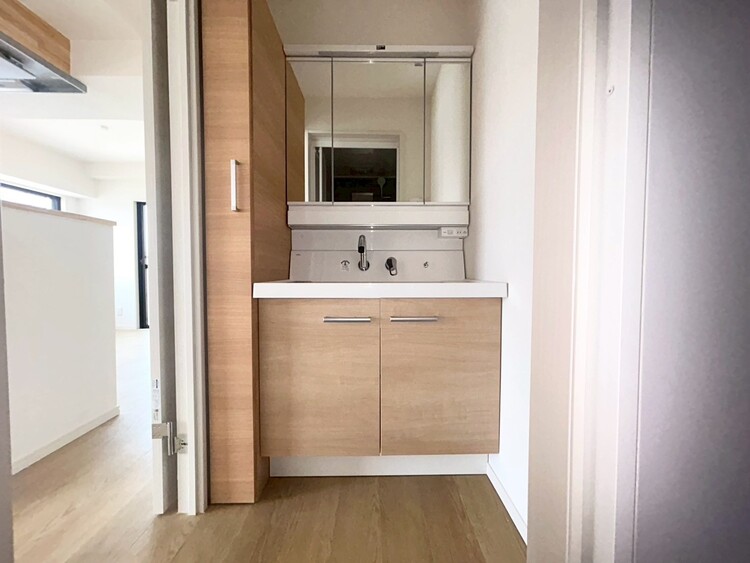 その他 清潔感を感じられる洗面化粧台。