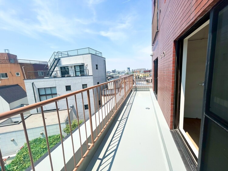 その他 朝の澄んだ空気や、夕方に吹く清々しい風を感じられるバルコニー。