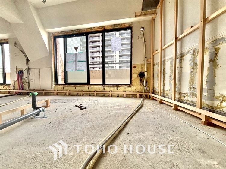 内装 【改装中】使いやすく、明るい洋室に仕上がります。子供部屋や趣味のお部屋にご利用できます。ご自身で家具などを配置し、素敵な空間を創り上げられます。