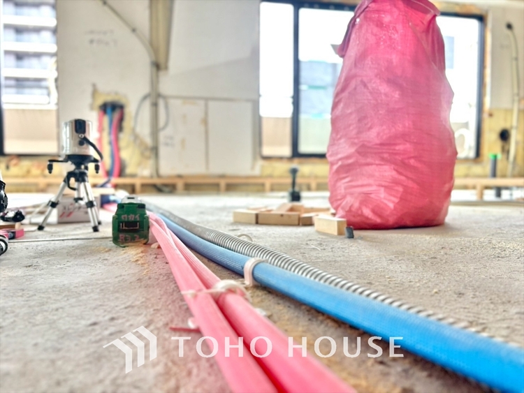 内装 【改装中】「想像していた以上に広い」が写真を撮っているときの感想です。家事動線に配慮したプランによりご家族がくつろげる明るく広い空間が確保できました。