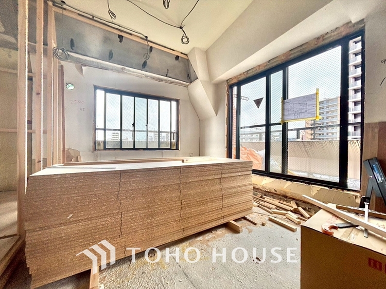 キッチン 【改装中】◆愛育◆キッチンは家族の絆を育む大切な空間。シンプルで使い易いSystemKitchenで愉しく作る料理は愛情のある美味しいご馳走に。家族で使える広々としたダイニングキッチンです。