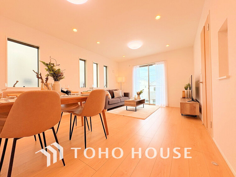 内装 家族みんなが爽やかに過ごせるように、光をたっぷり取り込んだLDK