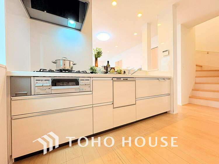 キッチン シンプルな部屋の雰囲気に溶け合うナチュラルキッチン