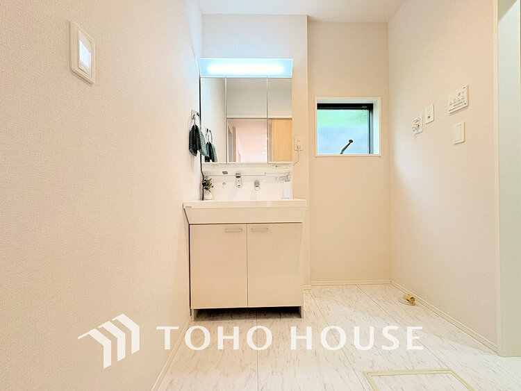 洗面 清潔感のある洗面室で朝の身支度を