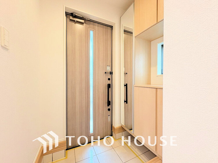 玄関 落ち着いた雰囲気の玄関、家族の帰りを暖かく迎えてくれます