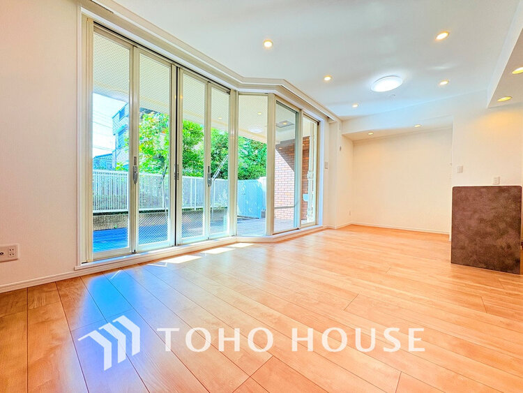 内装 家族みんなが爽やかに過ごせるように、光をたっぷり取り込んだLDK