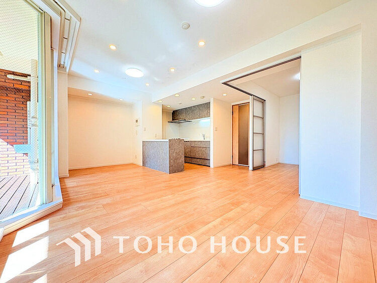 内装 上質な時間を育む暮らしのメインステージ。寛ぎとコミュニケーションを育む居心地のよい場所